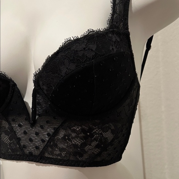 Victoria's Secret Black Lace V-Cut Bra - Picture 3 of 7